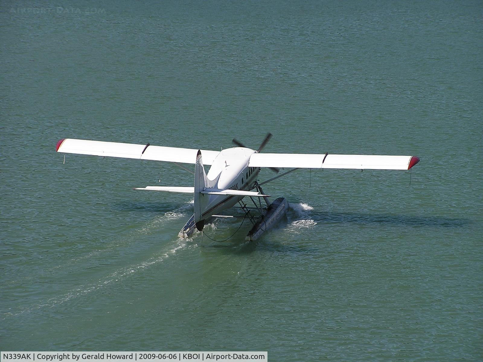 N339AK, 1965 De Havilland Canada DHC-3 Otter C/N 454, Taxiing in the Sitka harbor.