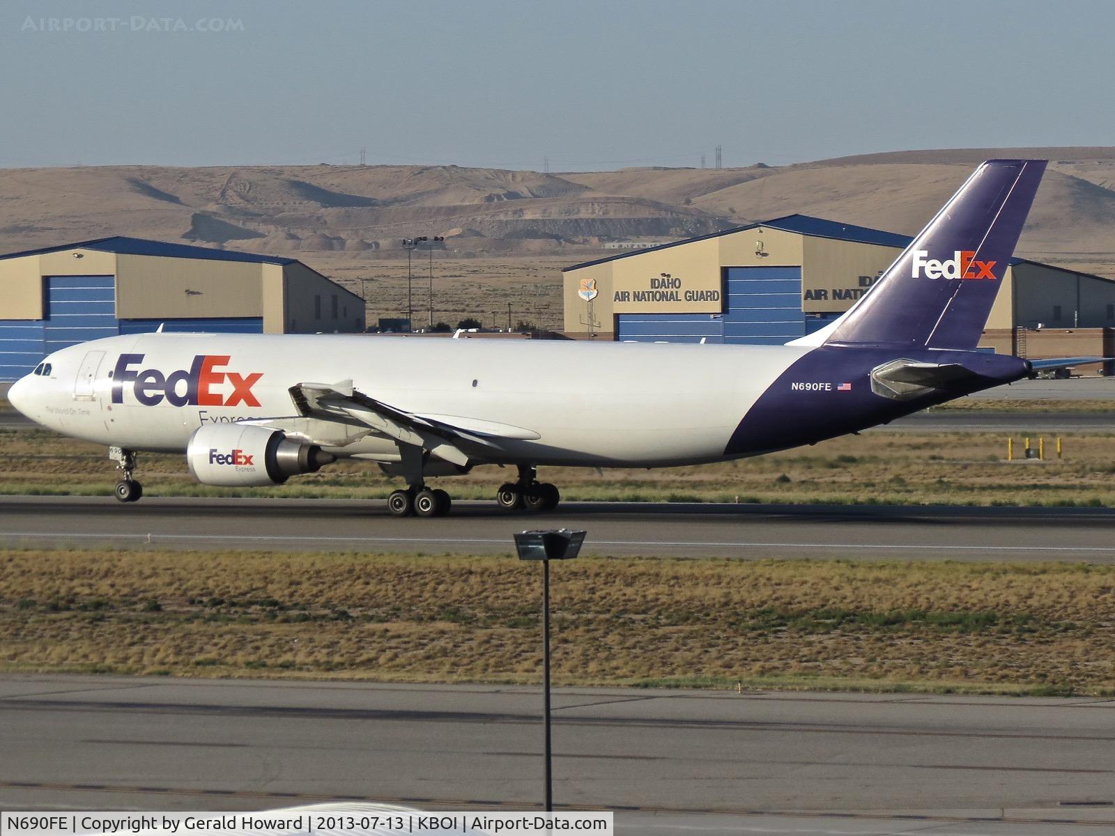 N690FE, 2007 Airbus A300F4-605R C/N 0876, Take off roll on RWY 10L.