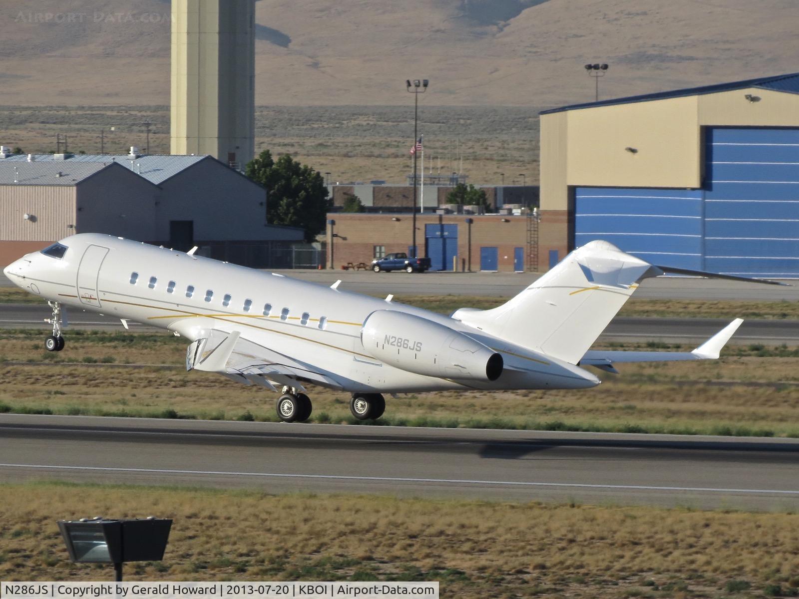 N286JS, 2012 Bombardier BD-700 1A11 Global 5000 C/N 9492, Take off from RWY 10L.