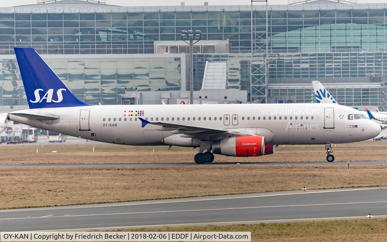 OY-KAN, 2006 Airbus A320-232 C/N 2958, taxying tothe gate