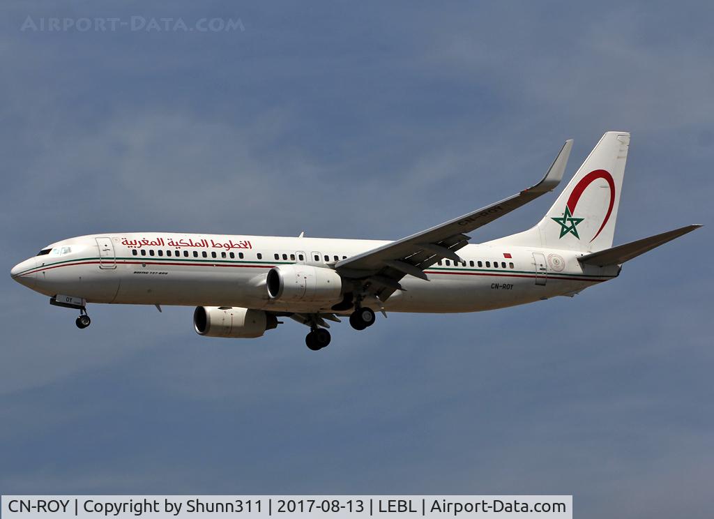 CN-ROY, 2010 Boeing 737-8B6 C/N 33070, Landing rwy 25R with additional small 60th anniversary sticker on the rear fuselage