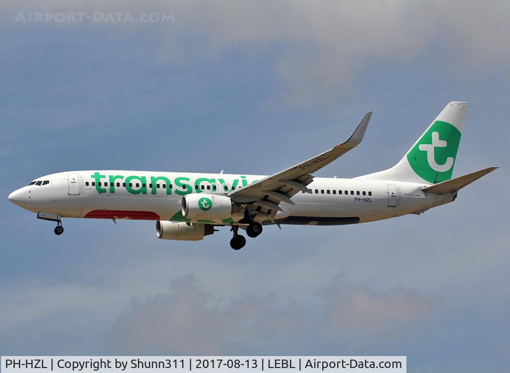 PH-HZL, 2001 Boeing 737-8K2 C/N 30391, Landing rwy 25R in new c/s