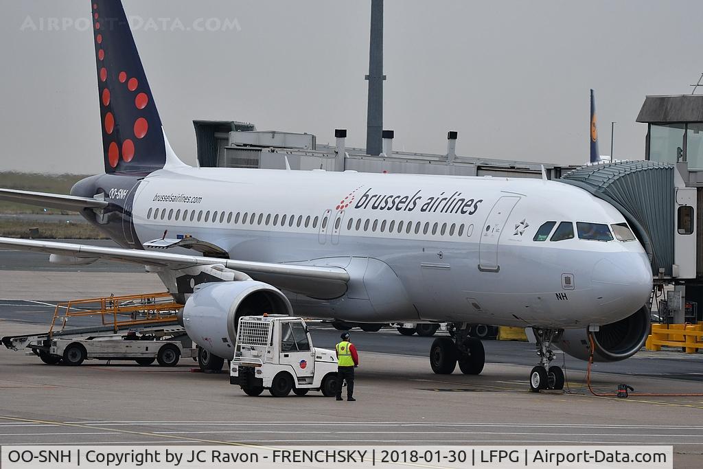 OO-SNH, 2004 Airbus A320-214 C/N 2207, Lsd From Volito at terminal 1CDG
