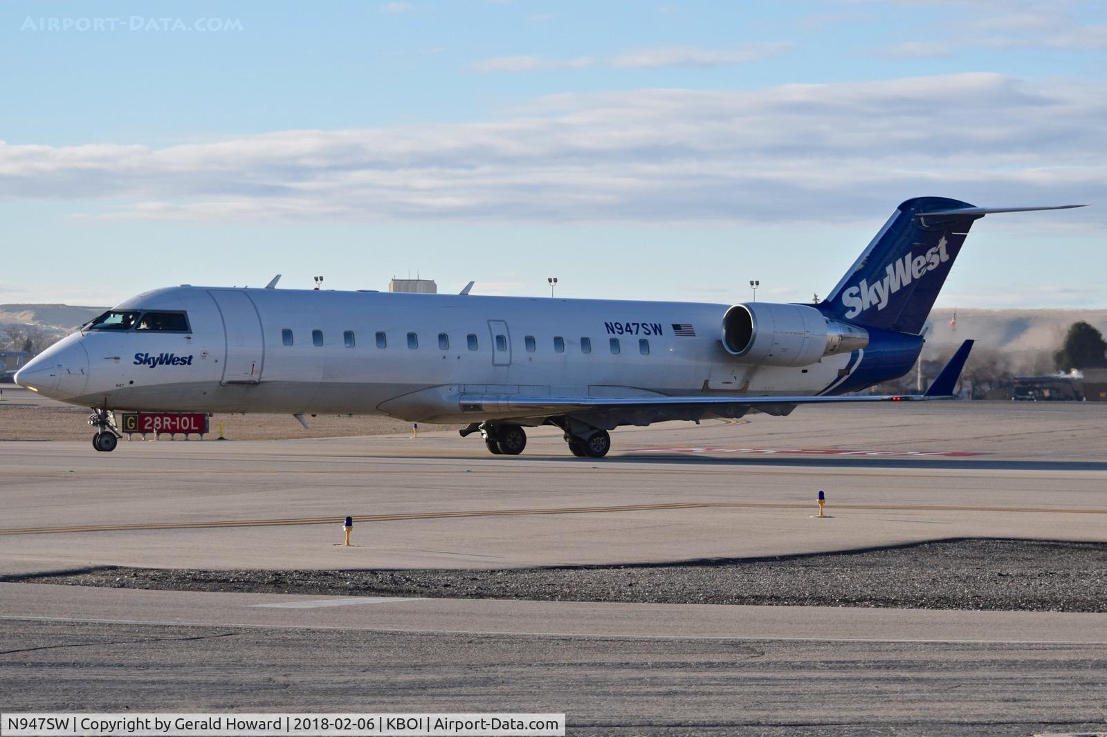 N947SW, 2003 Bombardier CRJ-200LR (CL-600-2B19) C/N 7786, Off Golf to the ramp.