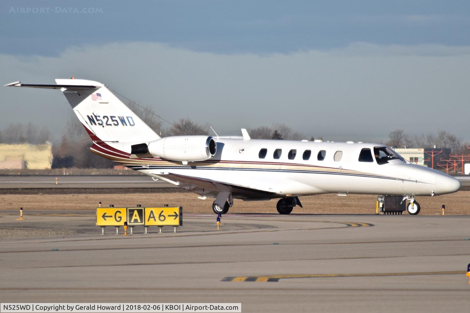 N525WD, Cessna 525A CitationJet CJ2 C/N 525A0107, Coming off Golf, crossing Alpha and onto Alpha 6 and the north GA ramp.