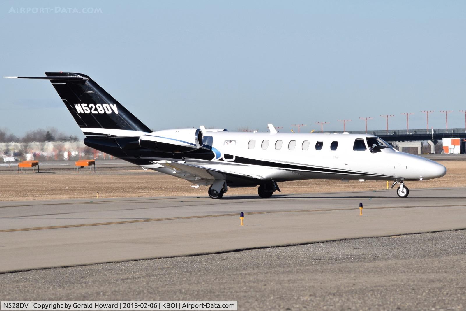N528DV, 2009 Cessna 525B Citationjet CJ3 C/N 525B-0329, Taxiing onto the north GA ramp.