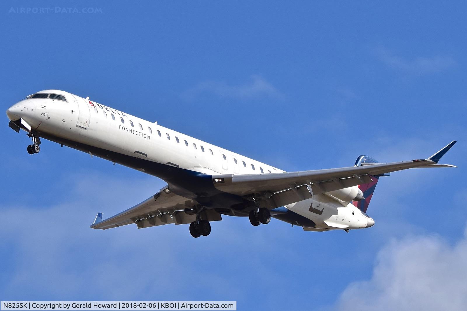 N825SK, 2008 Canadair CL-600-2D24 Regional Jet CRJ-900ER C/N 15212, Climb out from RWY 28L.