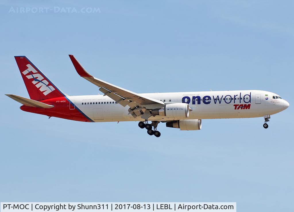 PT-MOC, 2012 Boeing 767-316/ER C/N 41746, Landing rwy 25R with One World titles
