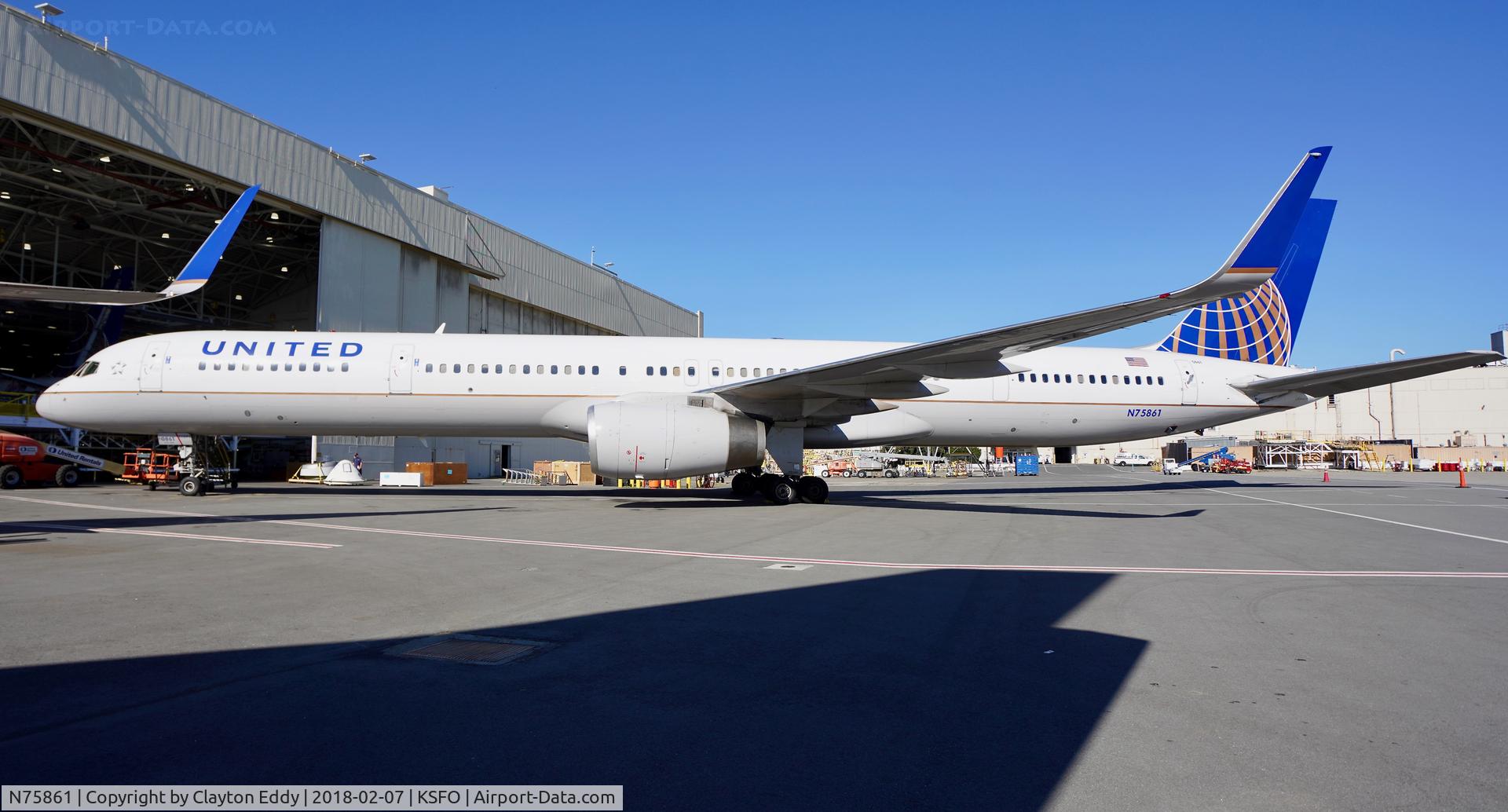 N75861, 2001 Boeing 757-33N C/N 32585, SFO 2018.