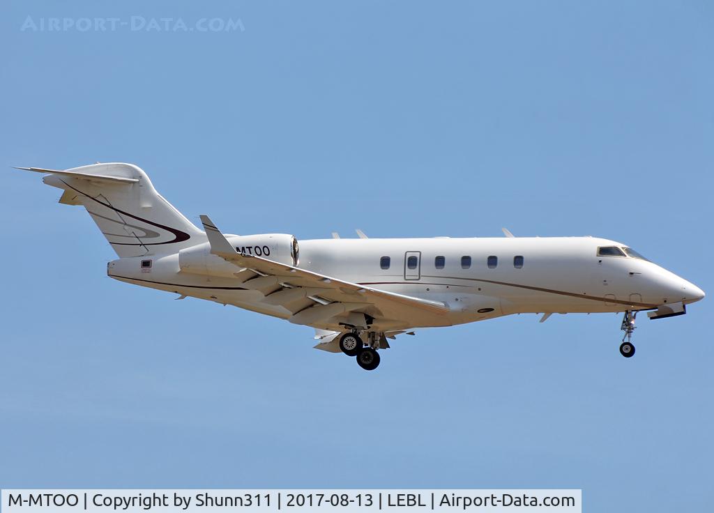 M-MTOO, 2005 Bombardier Challenger 300 (BD-100-1A10) C/N 20050, Landing rwy 25R