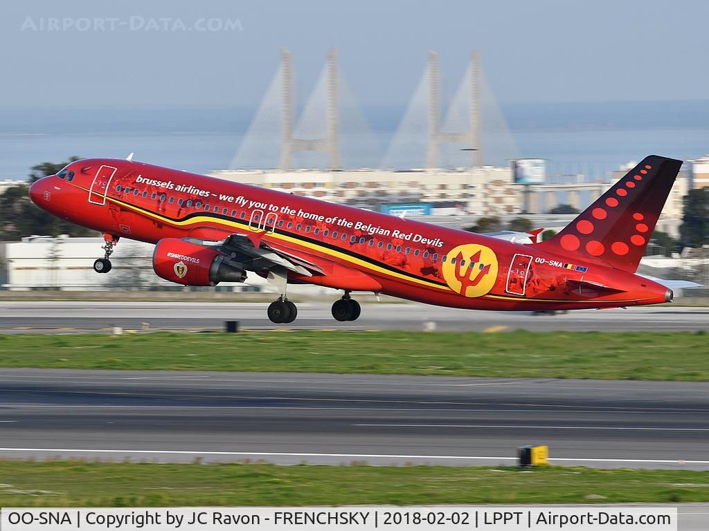 OO-SNA, 2001 Airbus A320-214 C/N 1441, Red Devils Livery
