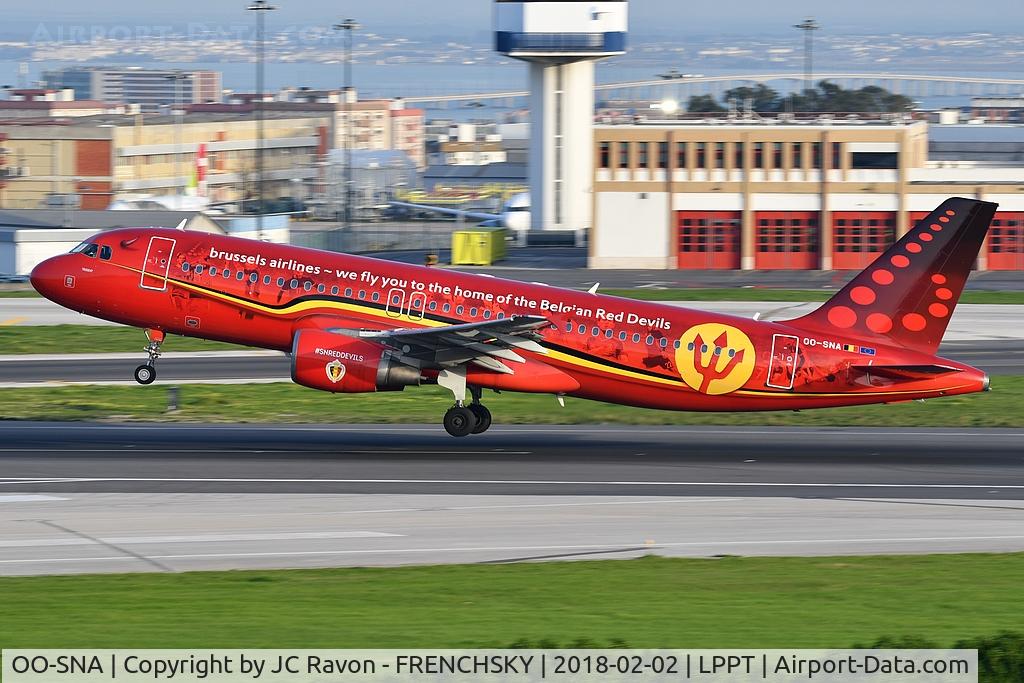 OO-SNA, 2001 Airbus A320-214 C/N 1441, Red Devils Livery