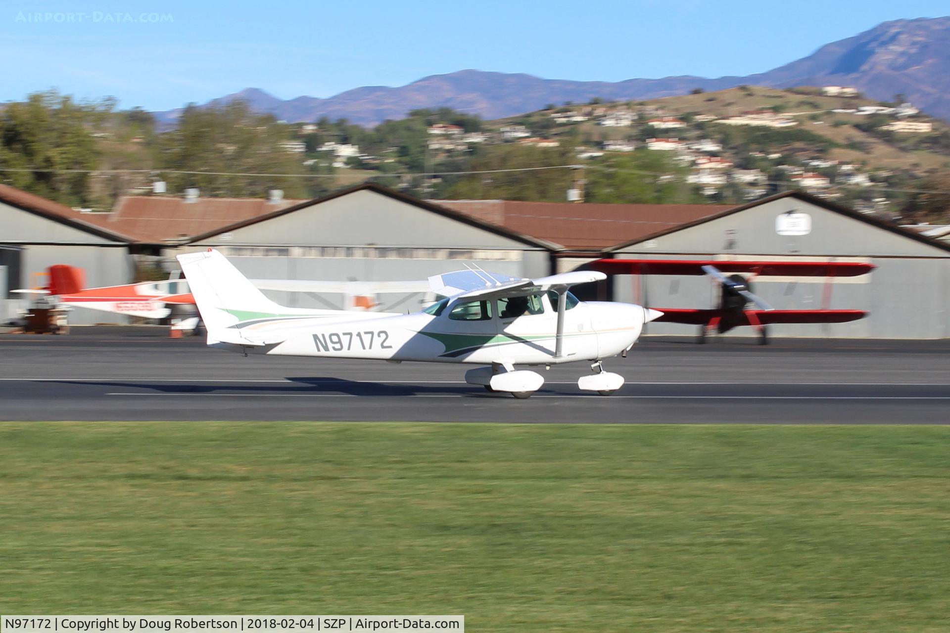 N97172, 1984 Cessna 172P C/N 17276162, 1984 Cessna 172P SKYHAWK, Lycoming O-320-D2J 160 Hp, takeoff roll Rwy 04