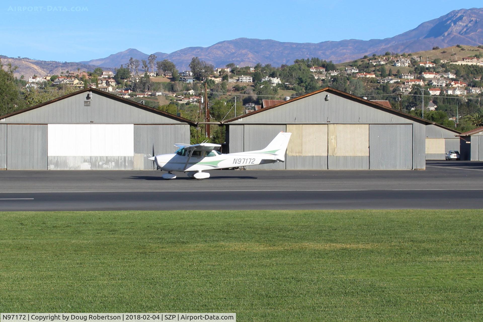 N97172, 1984 Cessna 172P C/N 17276162, 1984 Cessna 172P SKYHAWK, Lycoming O-320-D2J 160 Hp, taxi to Rwy 04