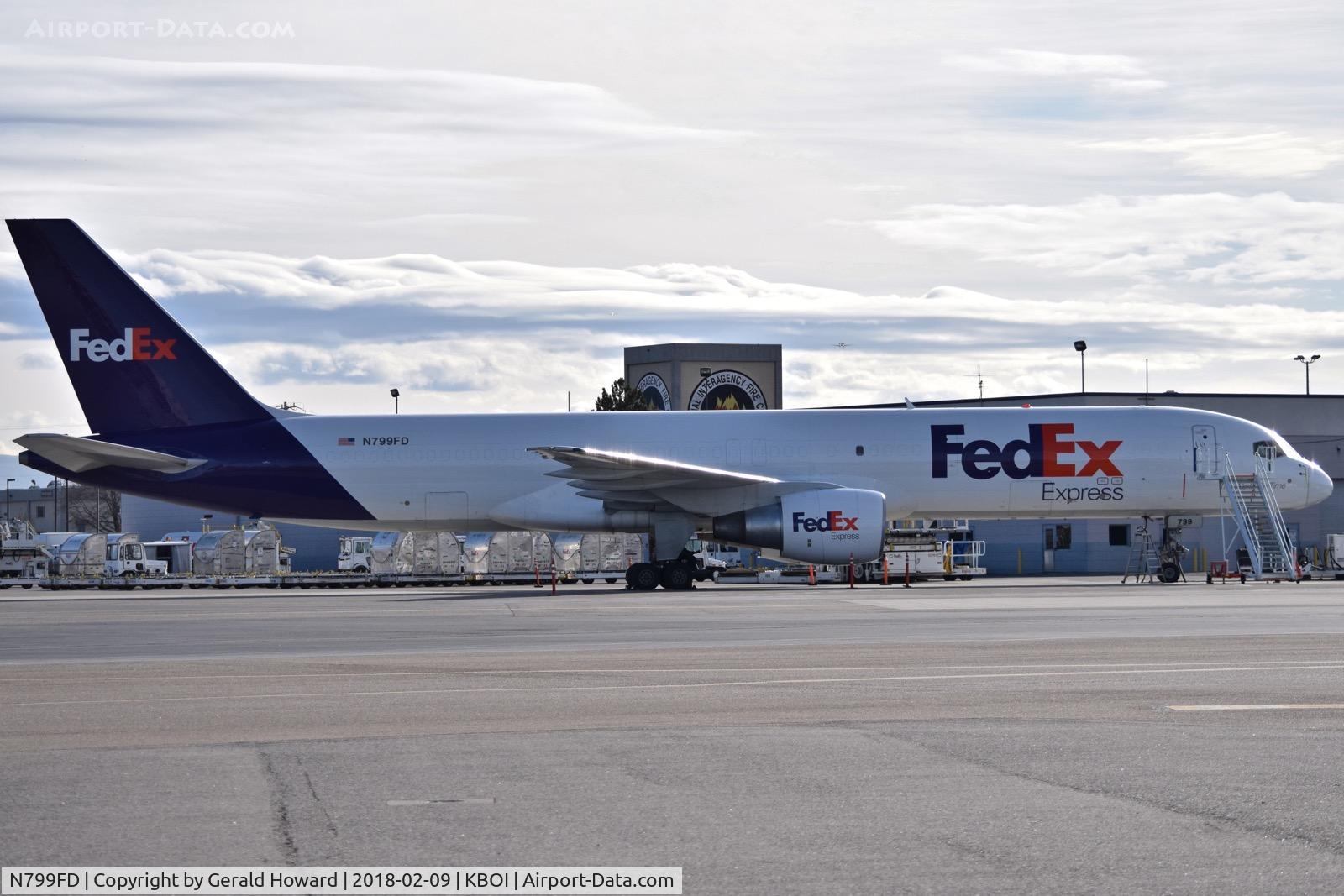 N799FD, 1996 Boeing 757-222 C/N 28145, Parked on the Fed Ex ramp.