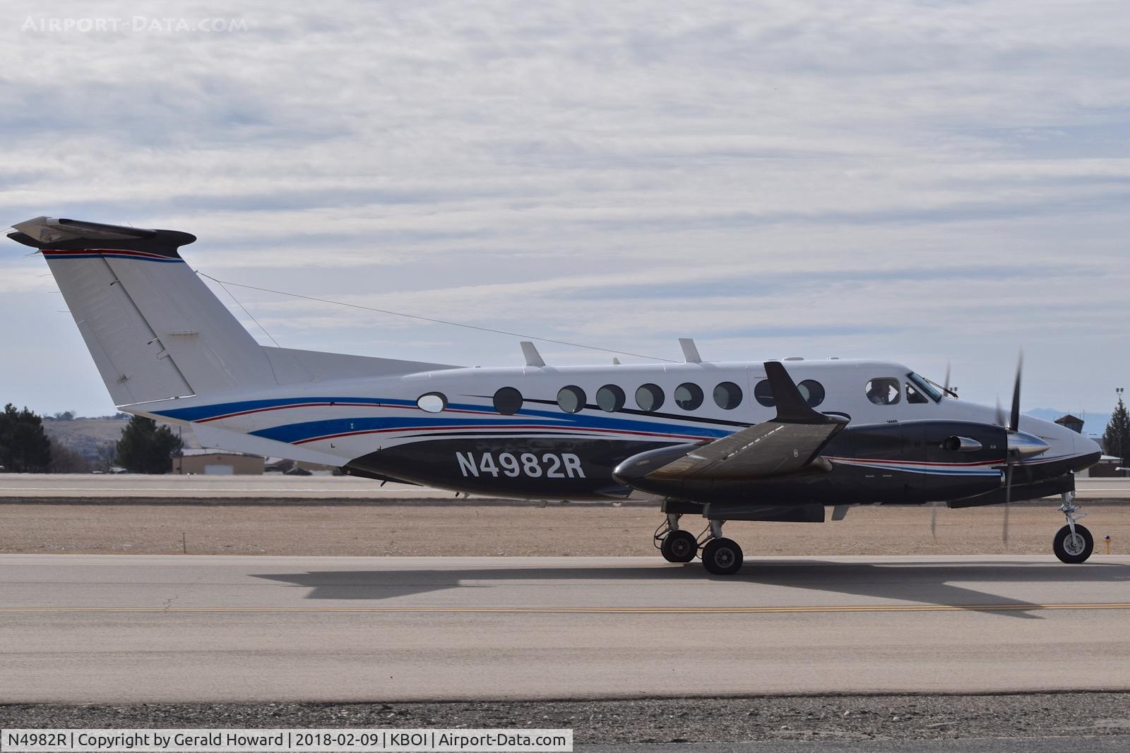N4982R, 1998 Beech Super King Air 350 C/N FL-224, Taxiing on Alpha to the north GA ramp.