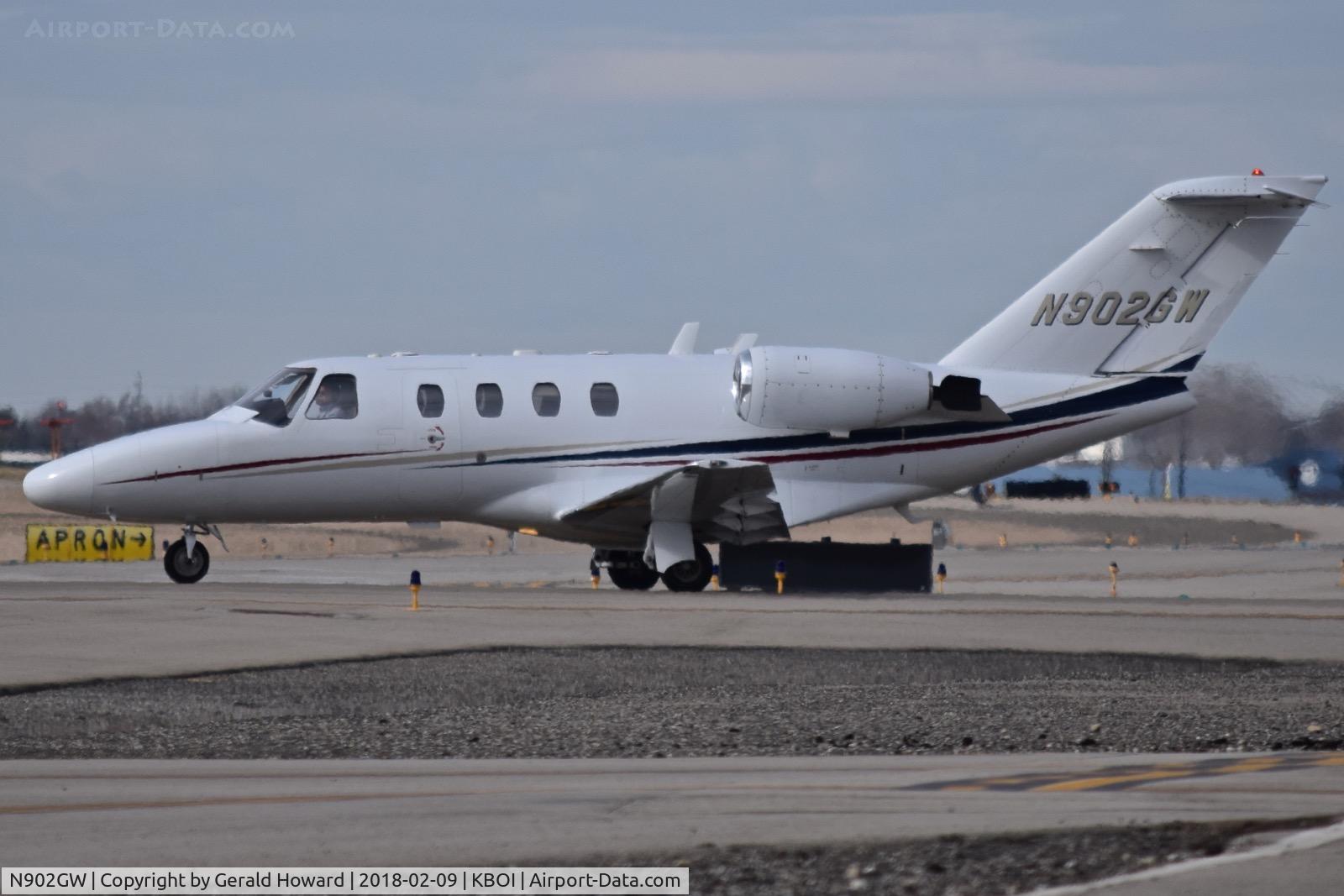 N902GW, 2005 Cessna 525 CitationJet CJ1 C/N 525-0553, Turning onto Alpha.