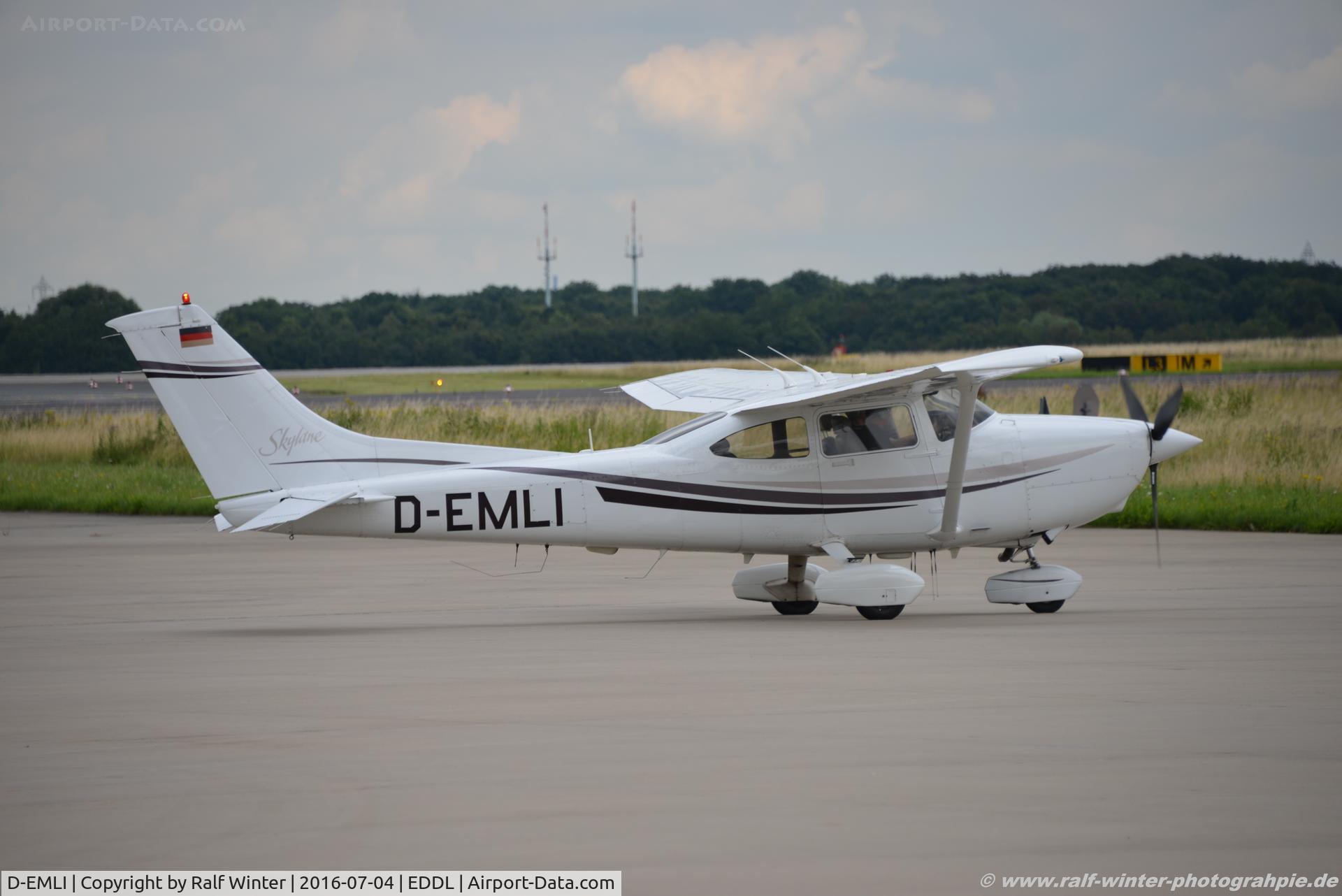 D-EMLI, Cessna 182S Skylane C/N Not found D-EMLI, Cessna 182S Skylane - NRW Polizei NW - 1820645 - D-EMLI - 04.07.2016 - DUS