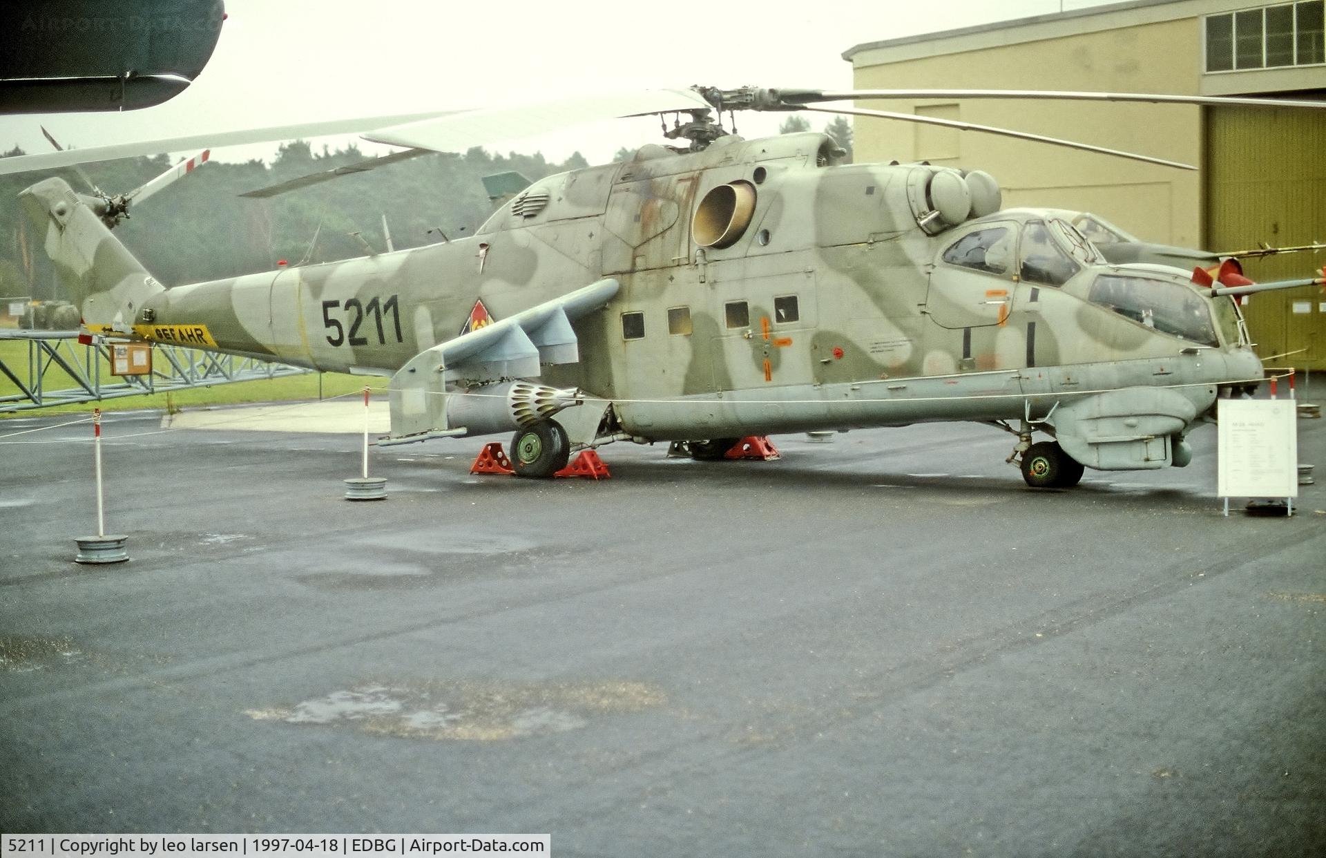 5211, 1981 Mil MI-24D C/N 110171, Berlin-Gatow museum 18.4.1997.fake s/n.right  is 521
