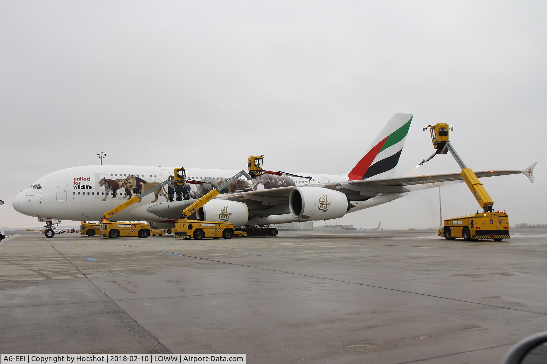 A6-EEI, 2012 Airbus A380-861 C/N 123, Getting a protective de-icing wash