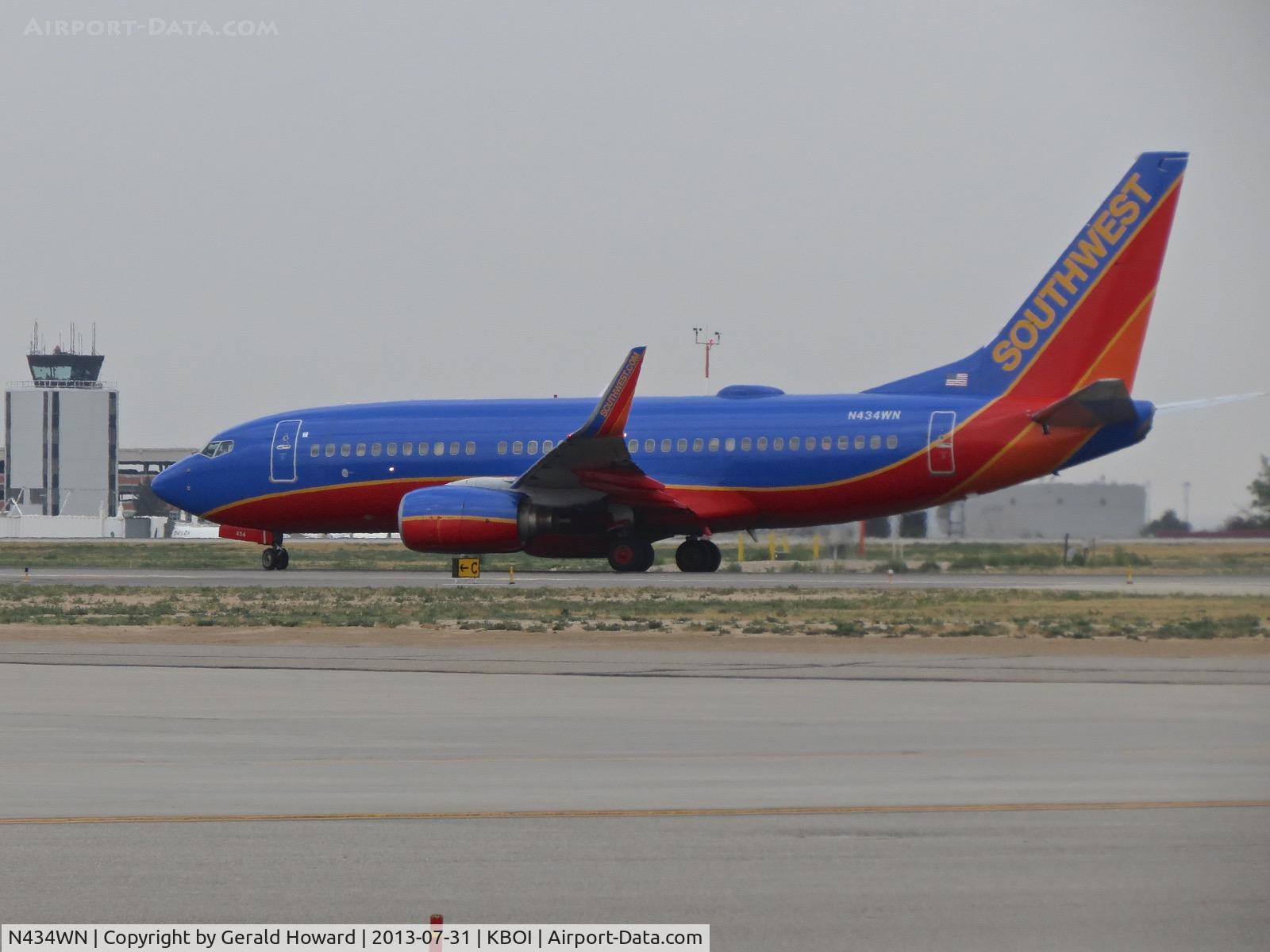 N434WN, 2003 Boeing 737-7H4 C/N 32454, Take off roll on RWY 28R.