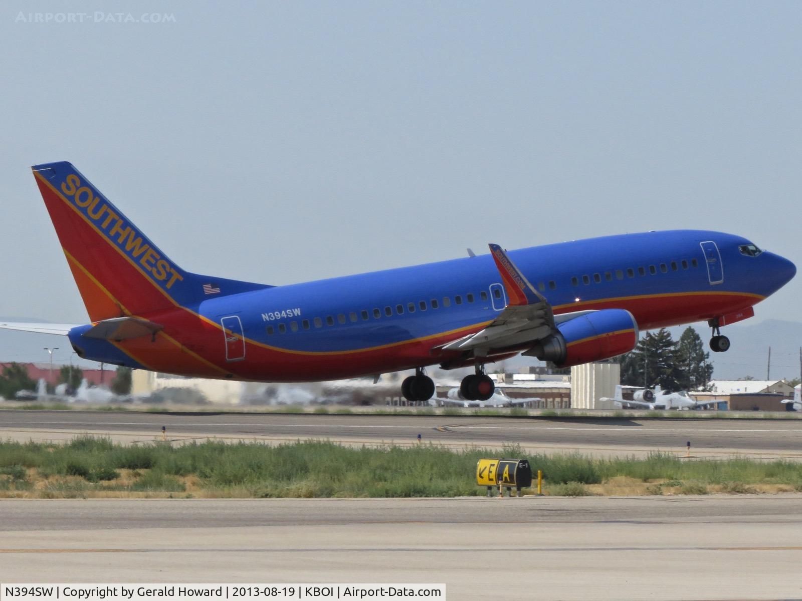 N394SW, 1994 Boeing 737-3H4 C/N 27380, Departing RWY 28R.