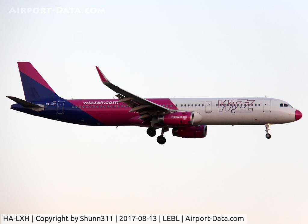 HA-LXH, 2016 Airbus A321-231 C/N 7217, Landing rwy 25R