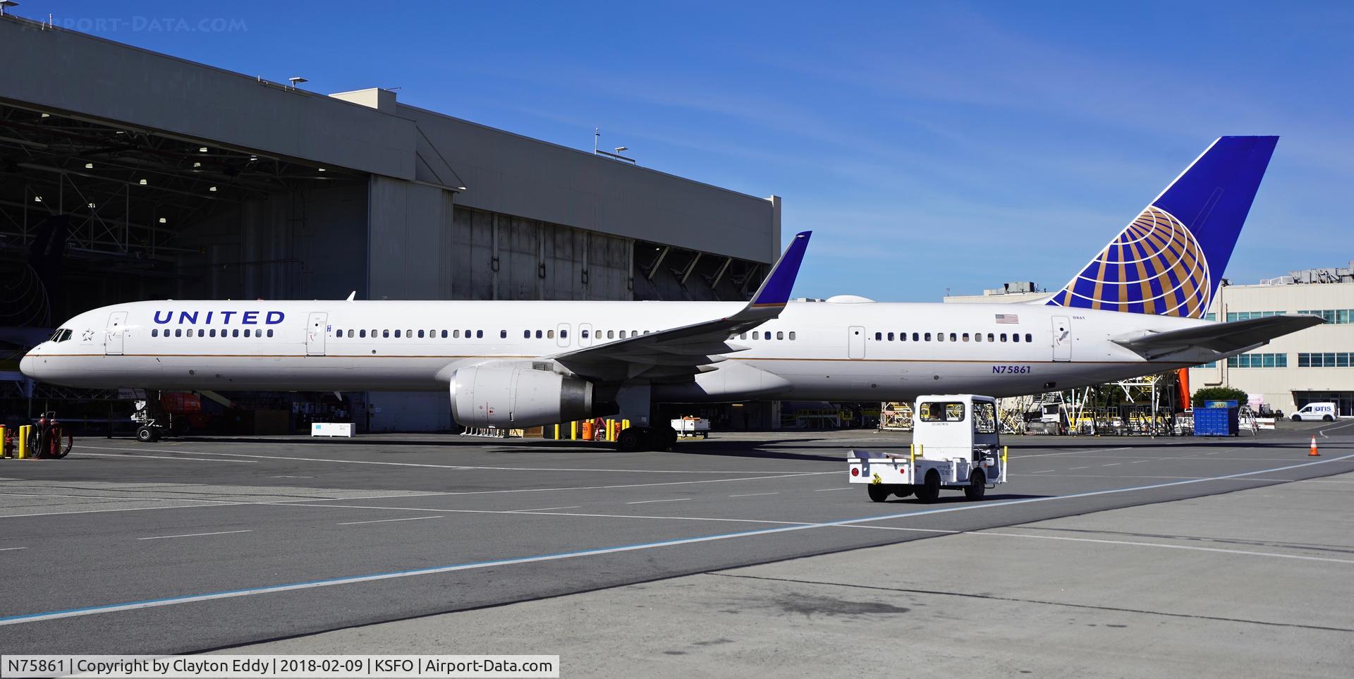 N75861, 2001 Boeing 757-33N C/N 32585, SFO 2018.