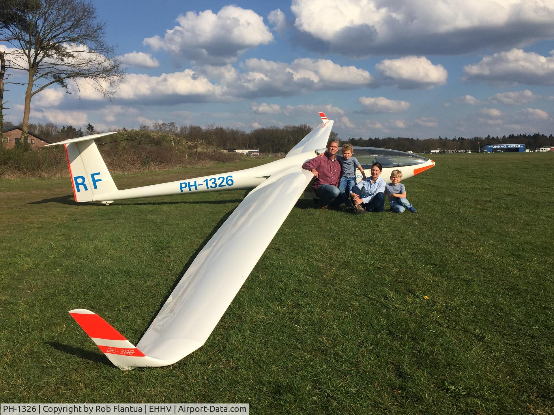 PH-1326, Elan DG-300 C/N 3E250, Glaser-Dirks DG-300 ELAN WL