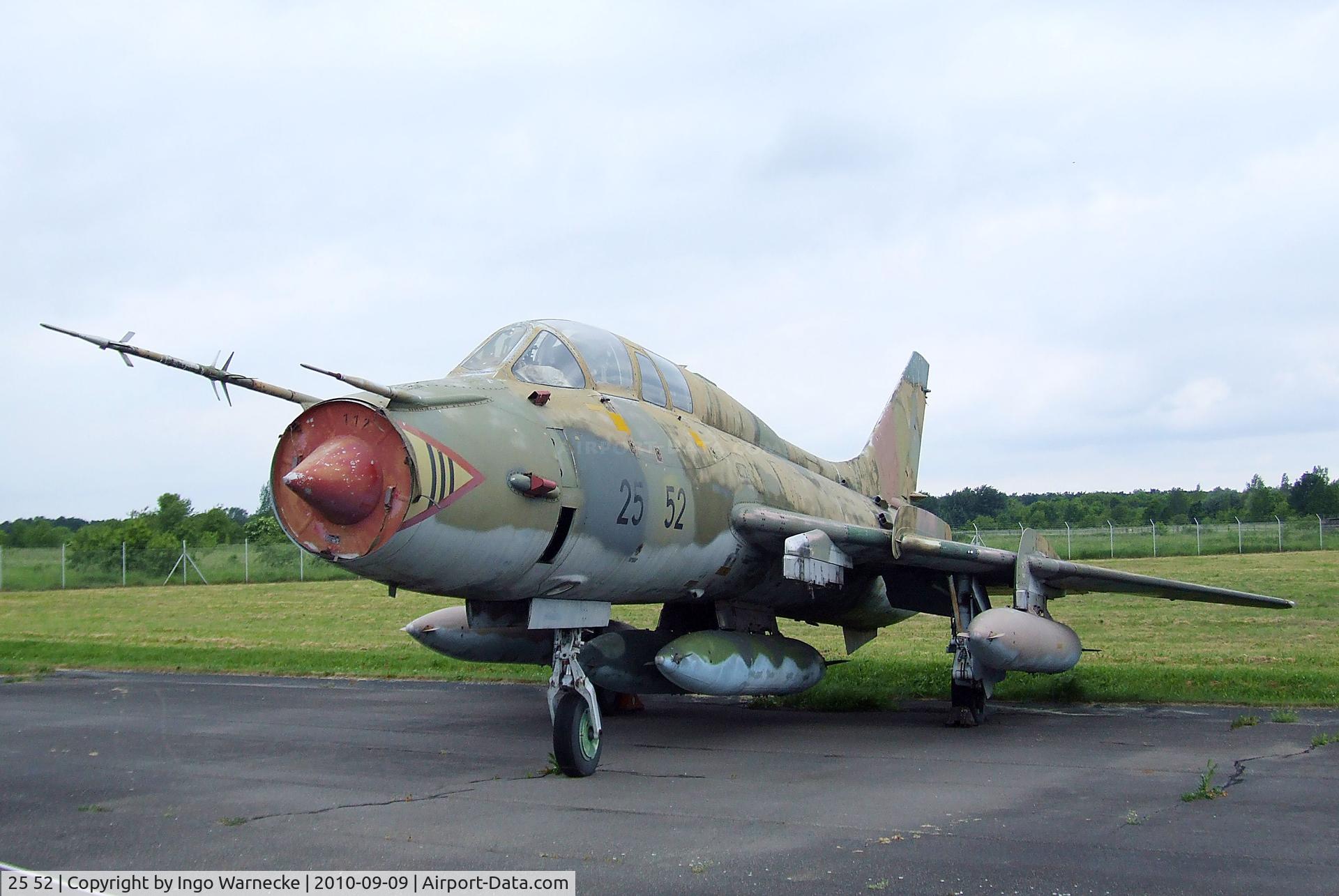 25 52, Sukhoi Su-22UM-3K C/N 17532367001, Sukhoi Su-22UM-3K FITTER-G at the Luftwaffenmuseum, Berlin-Gatow