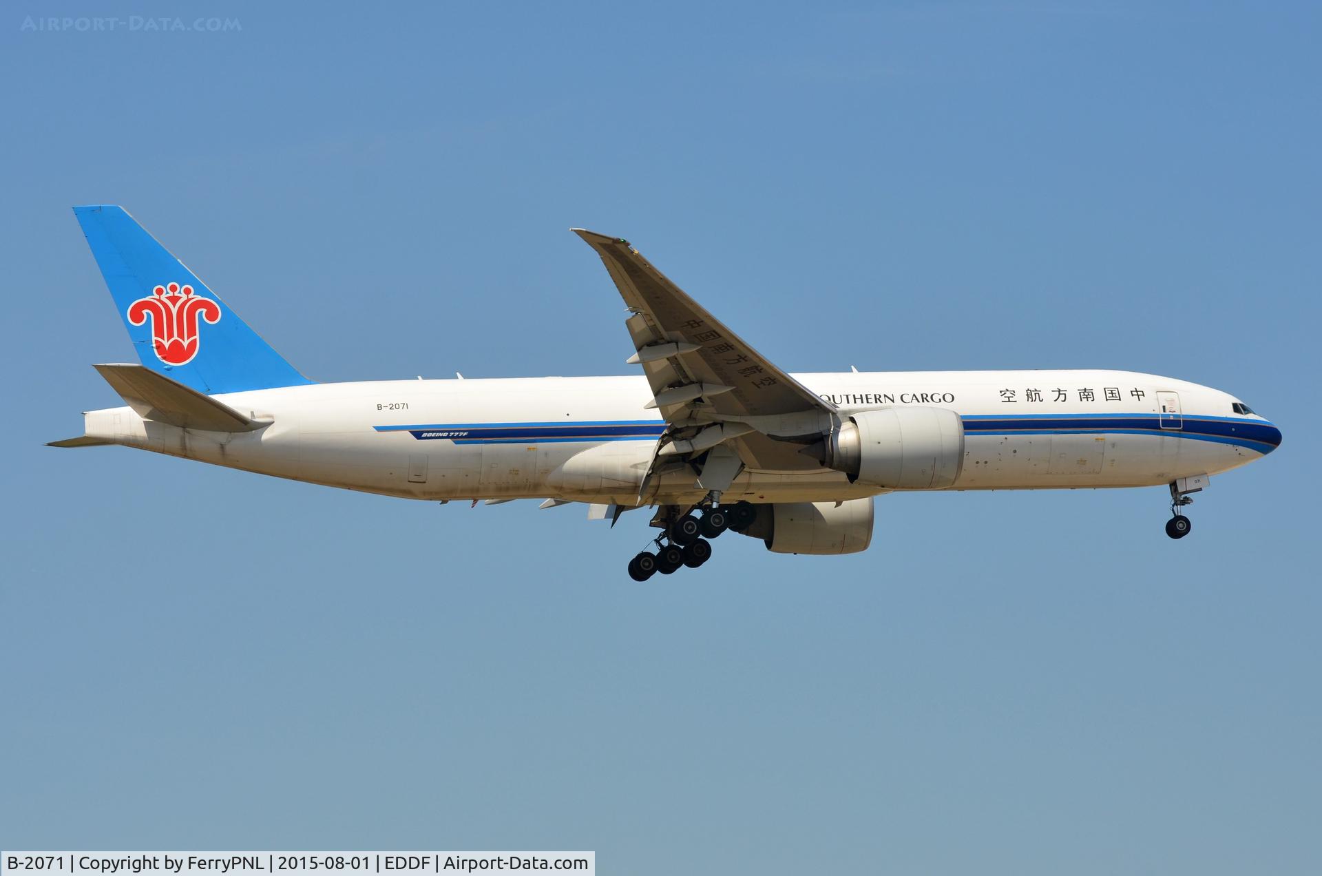 B-2071, 2009 Boeing 777-F1B C/N 37309, CZ B772 freighter landing