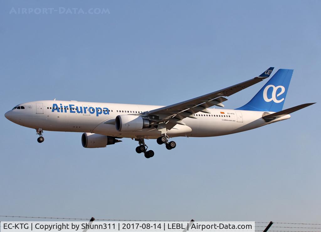 EC-KTG, 2008 Airbus A330-202 C/N 950, Landing rwy 25R in new c/s
