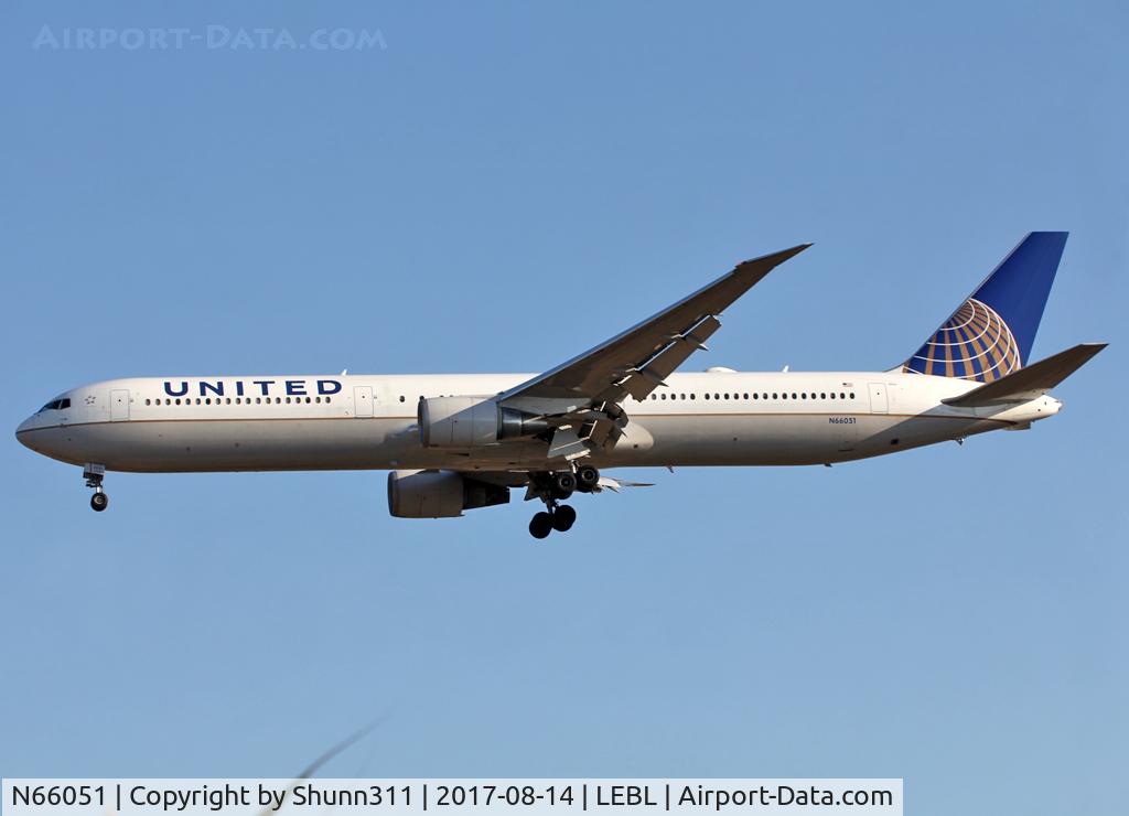 N66051, 2000 Boeing 767-424/ER C/N 29446, Landing rwy 25R