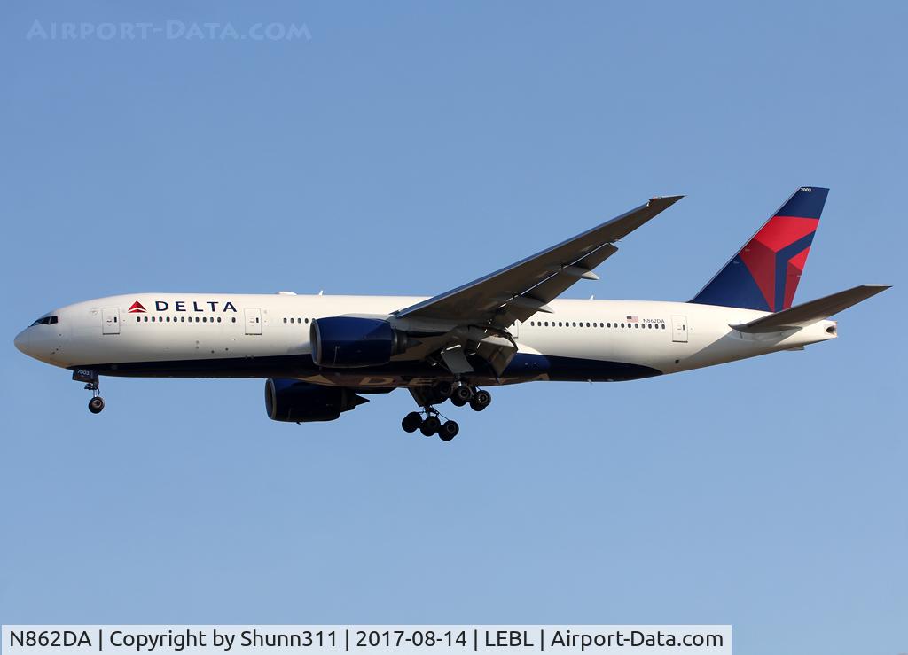 N862DA, 1999 Boeing 777-232 C/N 29734, Landing rwy 25R
