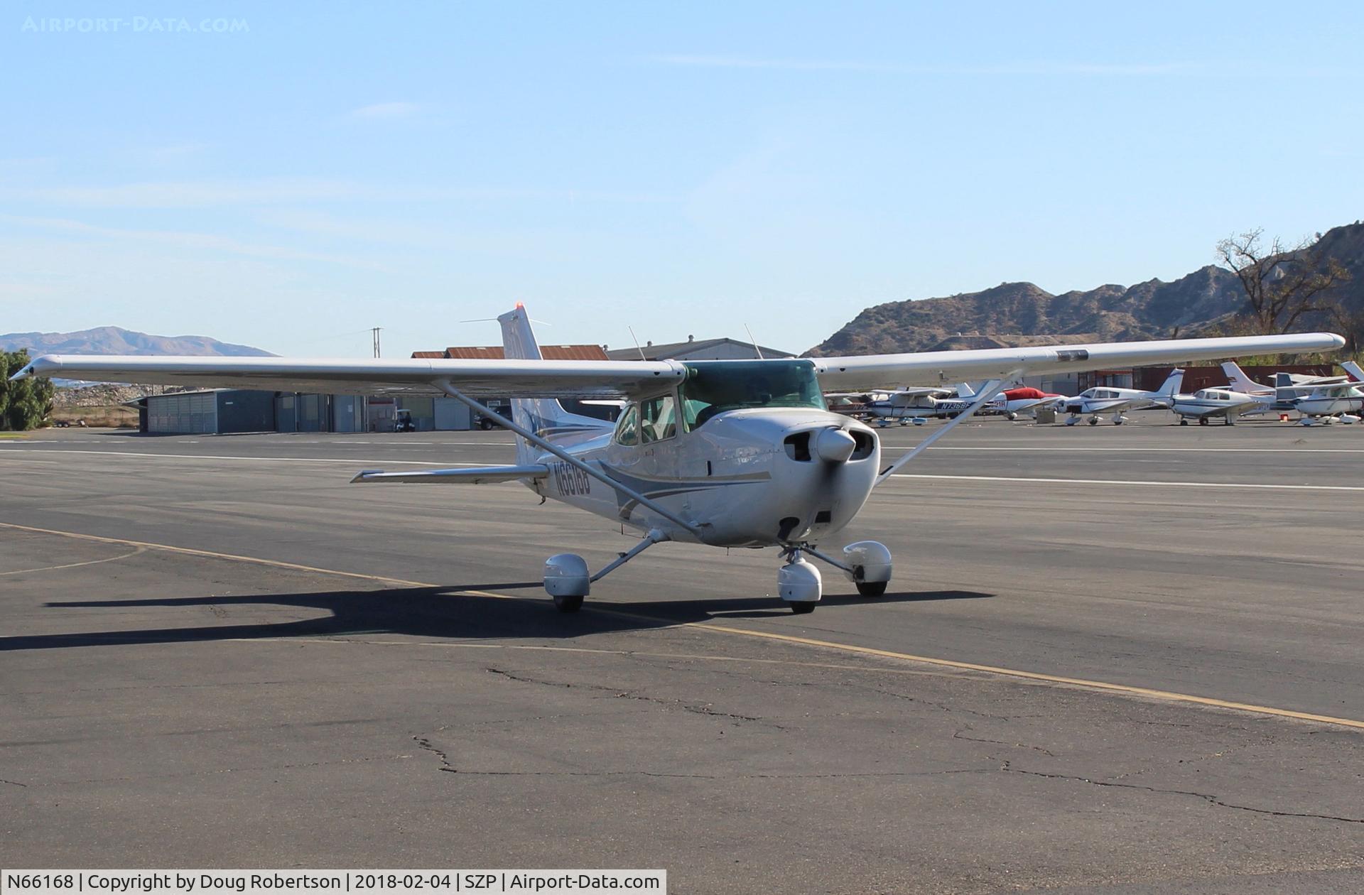 N66168, 1983 Cessna 172P C/N 17275974, 1983 Cessna 172P SKYHAWK. Lycoming O-320-D2J 160 Hp, taxi to Rwy 04