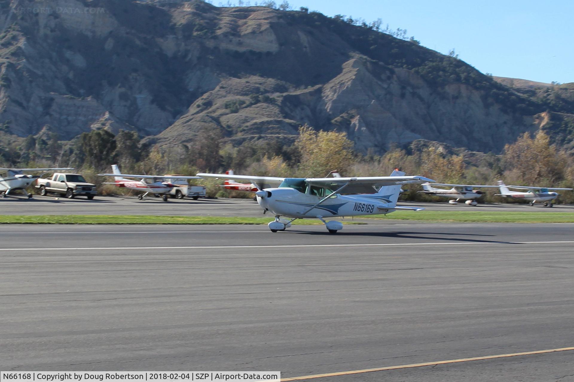N66168, 1983 Cessna 172P C/N 17275974, 1983 Cessna 172P SKYHAWK, Lycoming O-320-D2J 160 Hp, landing roll Rwy 04