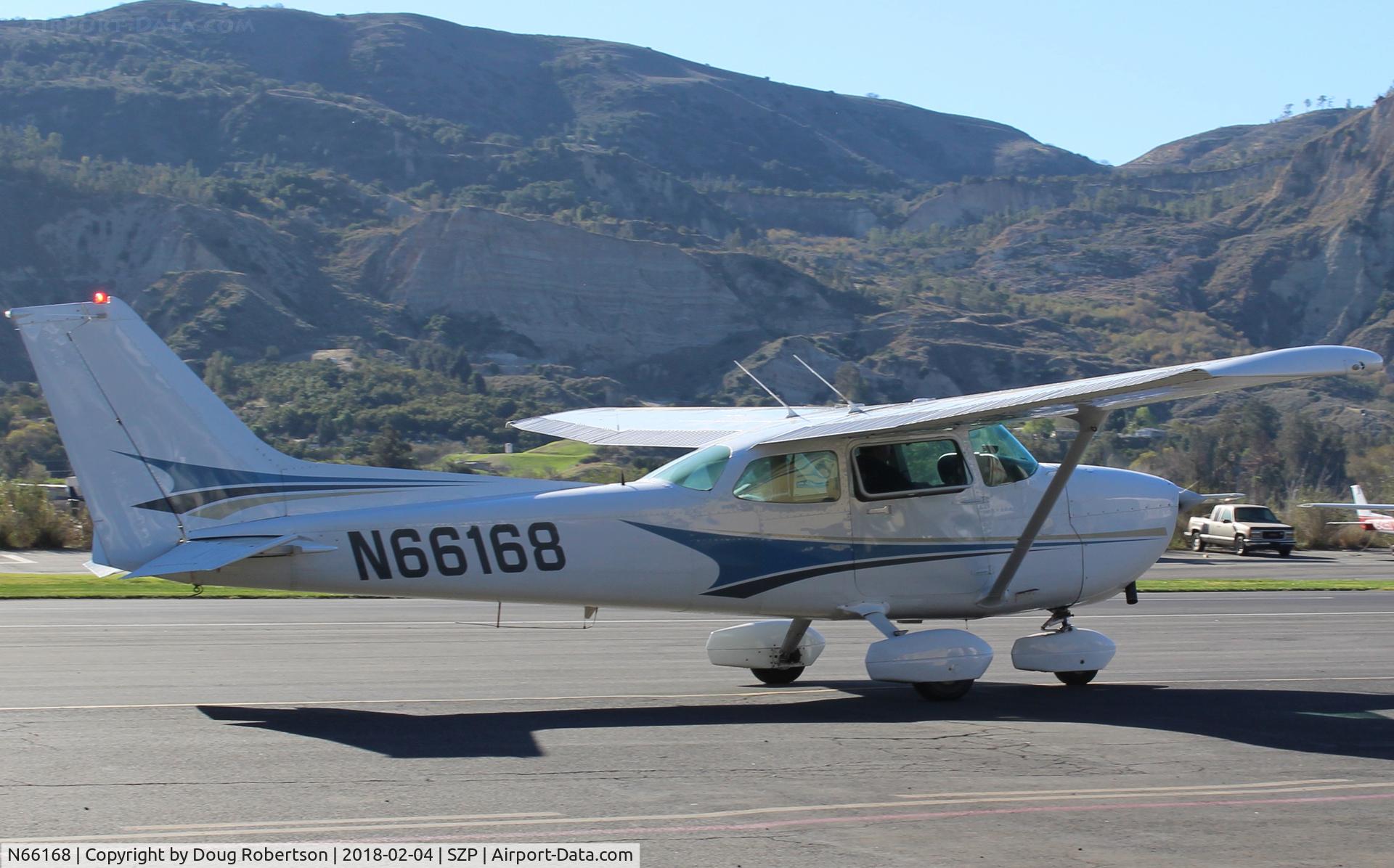 N66168, 1983 Cessna 172P C/N 17275974, 1983 Cessna 172P SKYHAWk, Lycoming O-320-D2J 160 Hp, taxi to Rwy 04