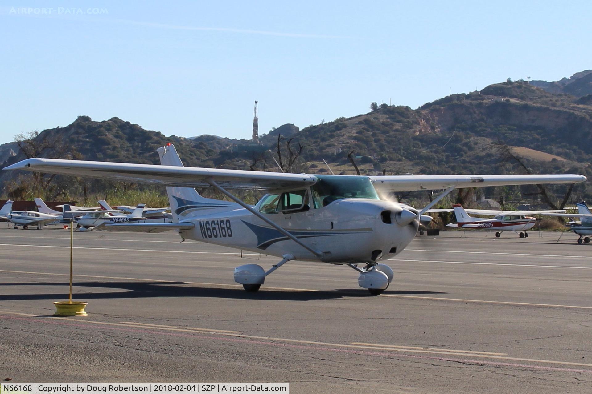 N66168, 1983 Cessna 172P C/N 17275974, 1983 Cessna 172P SKYHAWK, Lycoming O-320-D2J 160 hp, taxi to Rwy 04