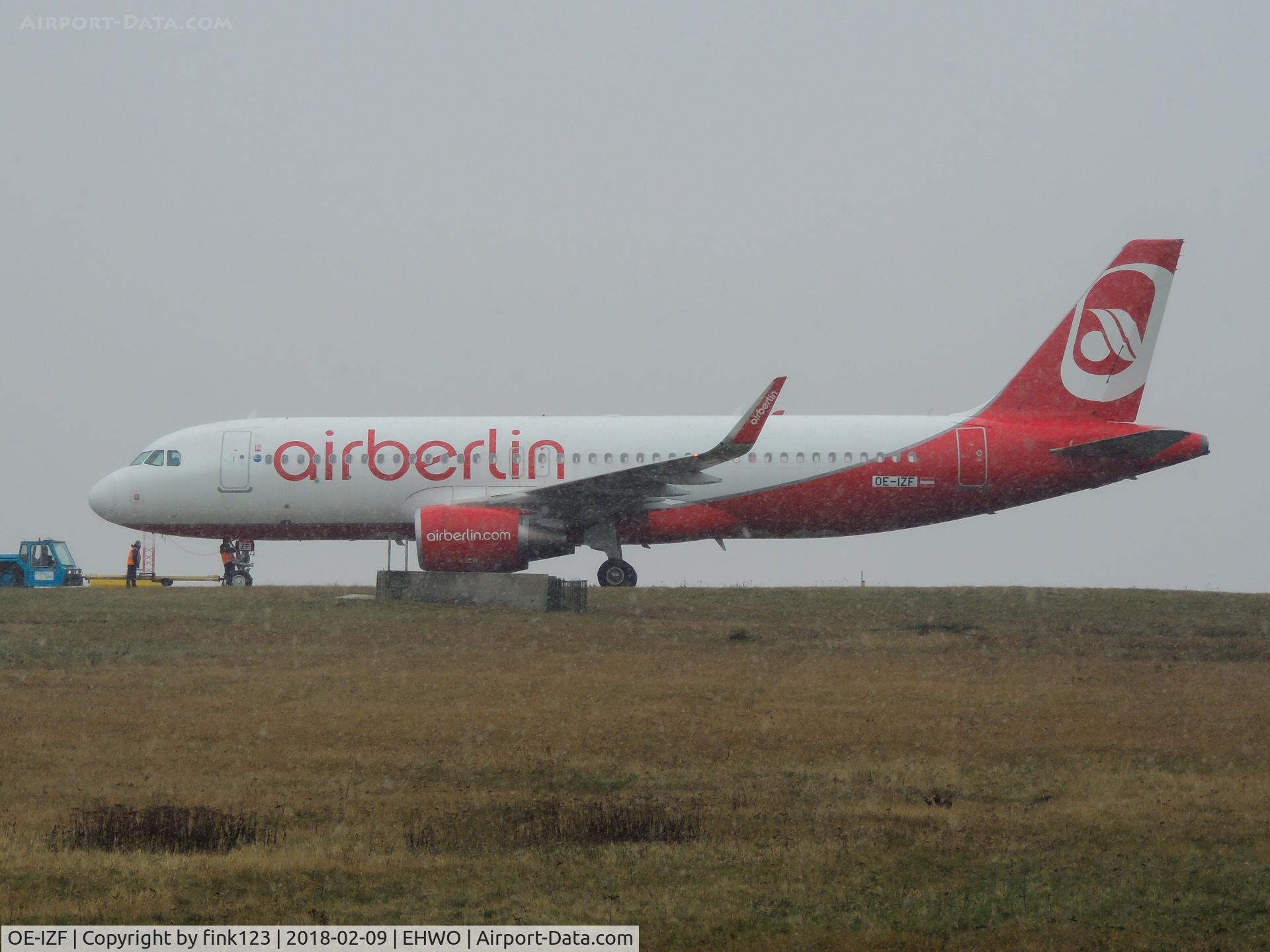 OE-IZF, 2015 Airbus A320-214 C/N 6831, Air berlin 320 Departing in the snow