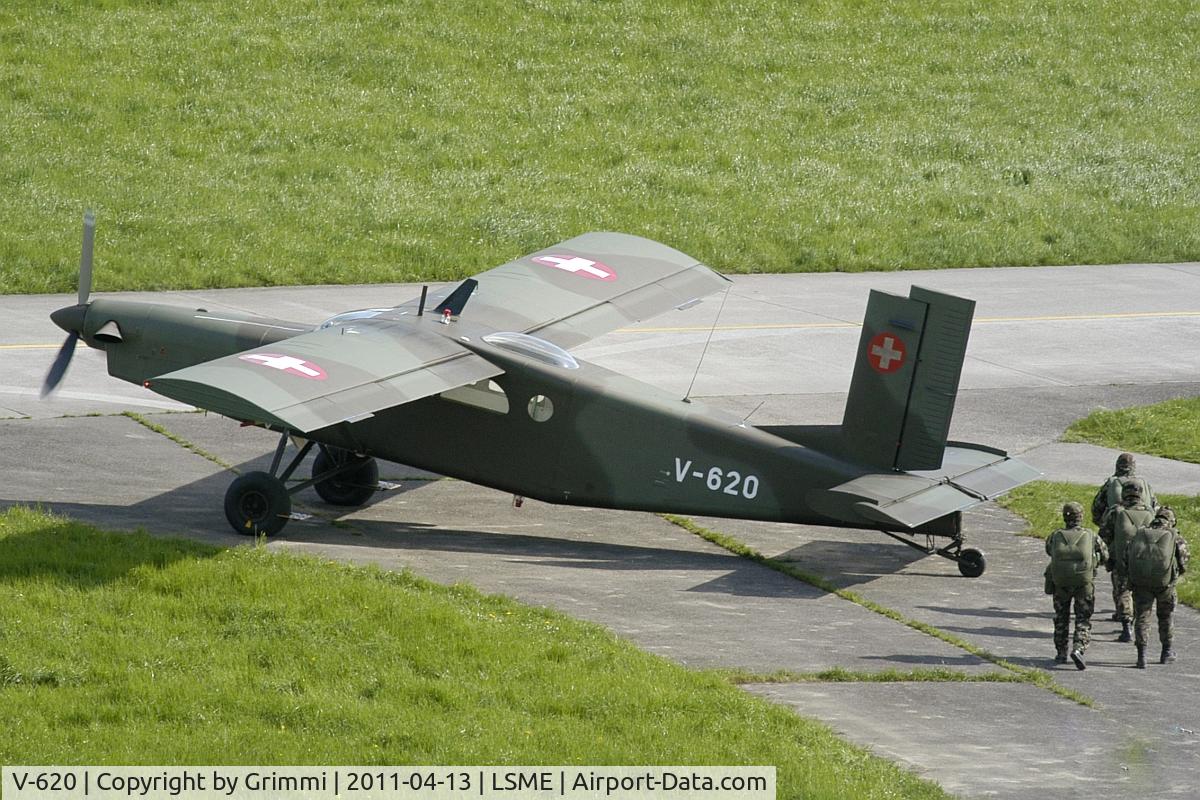 V-620, Pilatus PC-6/B2-H2M Turbo Porter C/N 644, Loading the Jeep of the Air