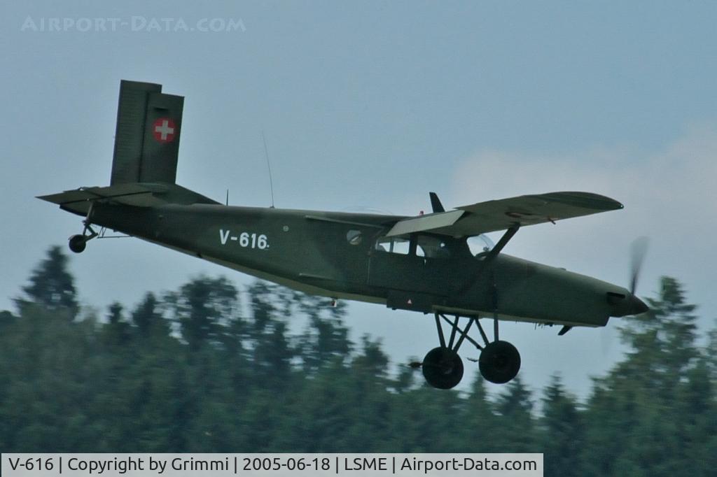 V-616, Pilatus PC-6/B2-H2M Turbo Porter C/N 639, effective camouflage in front of the wood