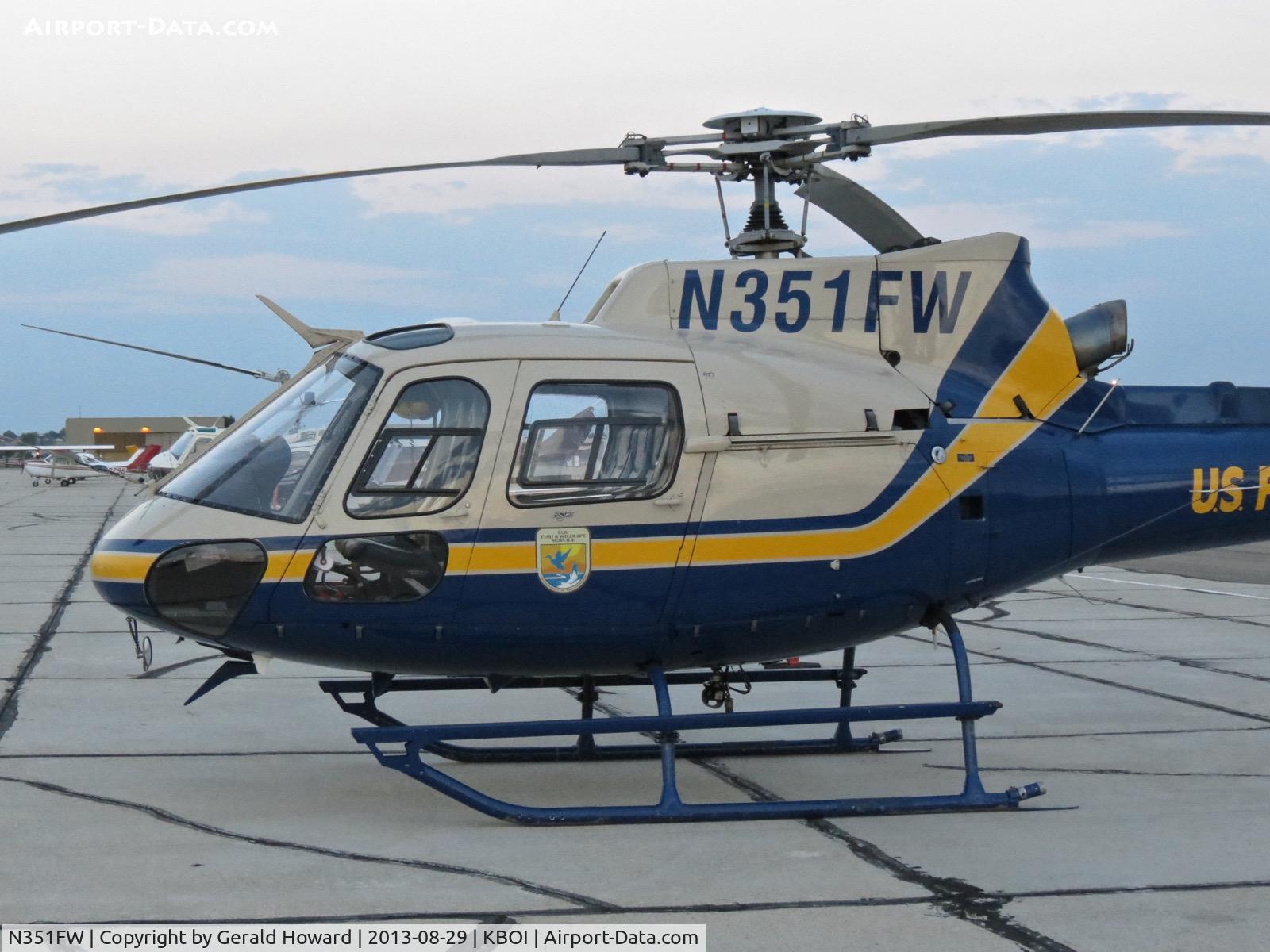 N351FW, Aerospatiale AS-350B-2 Ecureuil C/N 4704, Parked on the south GA ramp.