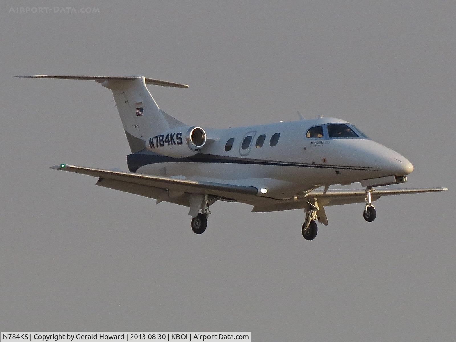 N784KS, 2010 Embraer EMB-500 Phenom 100 C/N 50000178, Landing RWY 10L.