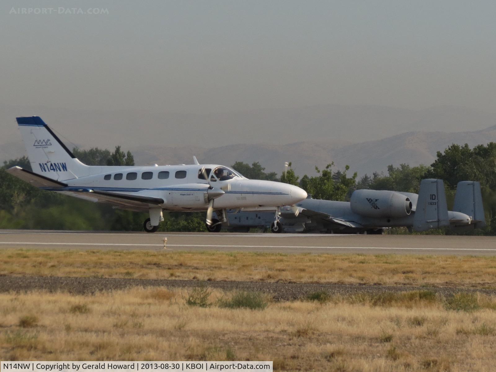 N14NW, 1980 Cessna 441 Conquest II C/N 441-0171, Starting take off run on RWY 10L.