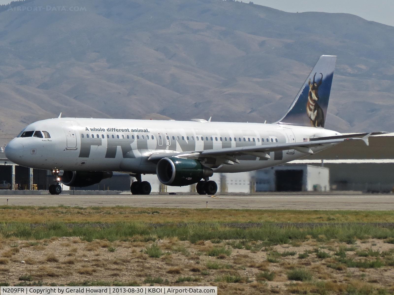 N209FR, Airbus A320-214 C/N 4641, Starting take off run on RWY 28R.