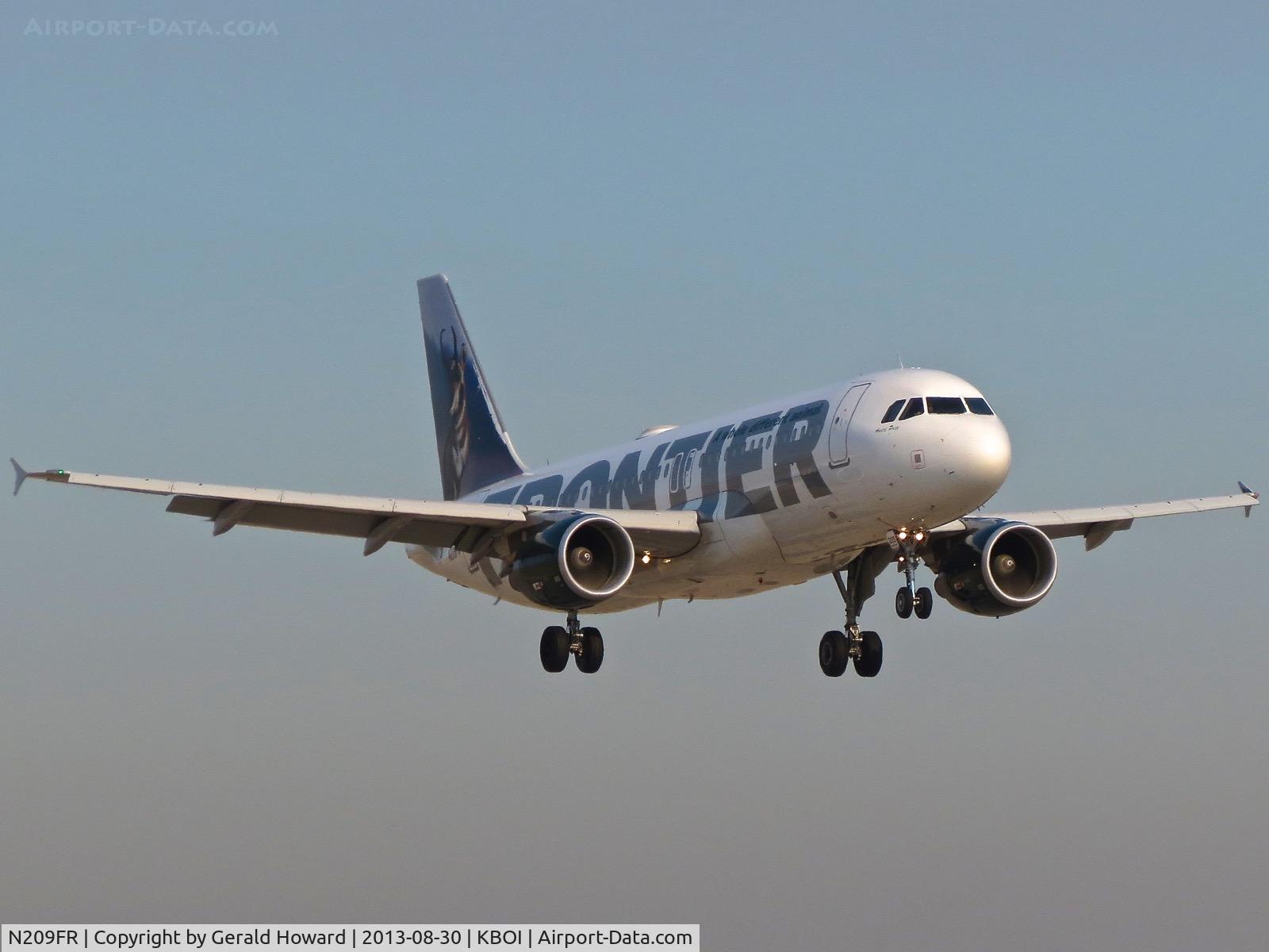 N209FR, Airbus A320-214 C/N 4641, Landing RWY 10L.