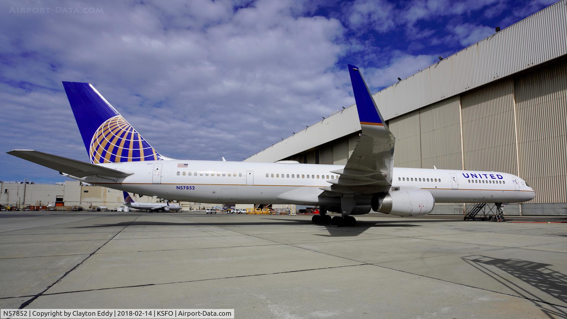 N57852, 2001 Boeing 757-324 C/N 32811, San Francisco Airport 2018.