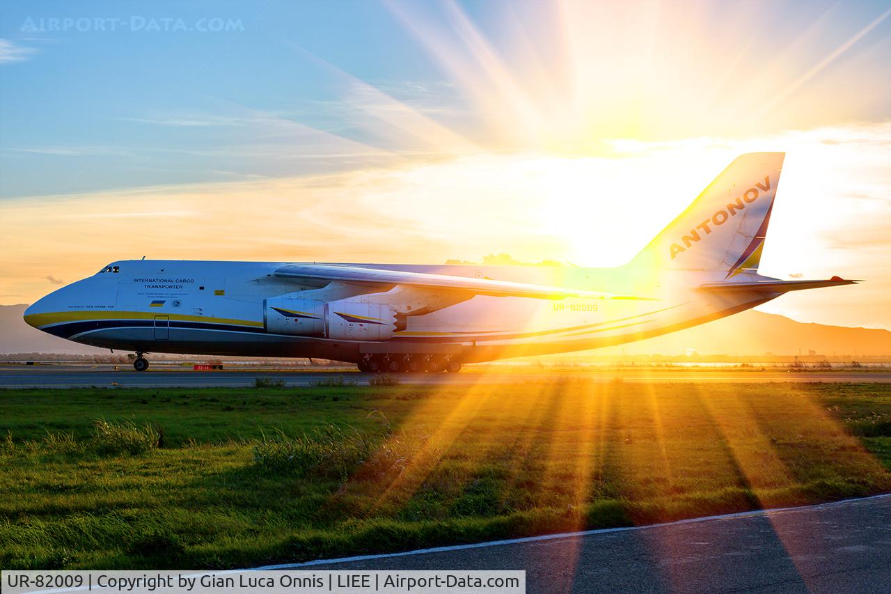 UR-82009, 1987 Antonov An-124-100M-150 Ruslan C/N 19530501007, Taxi way