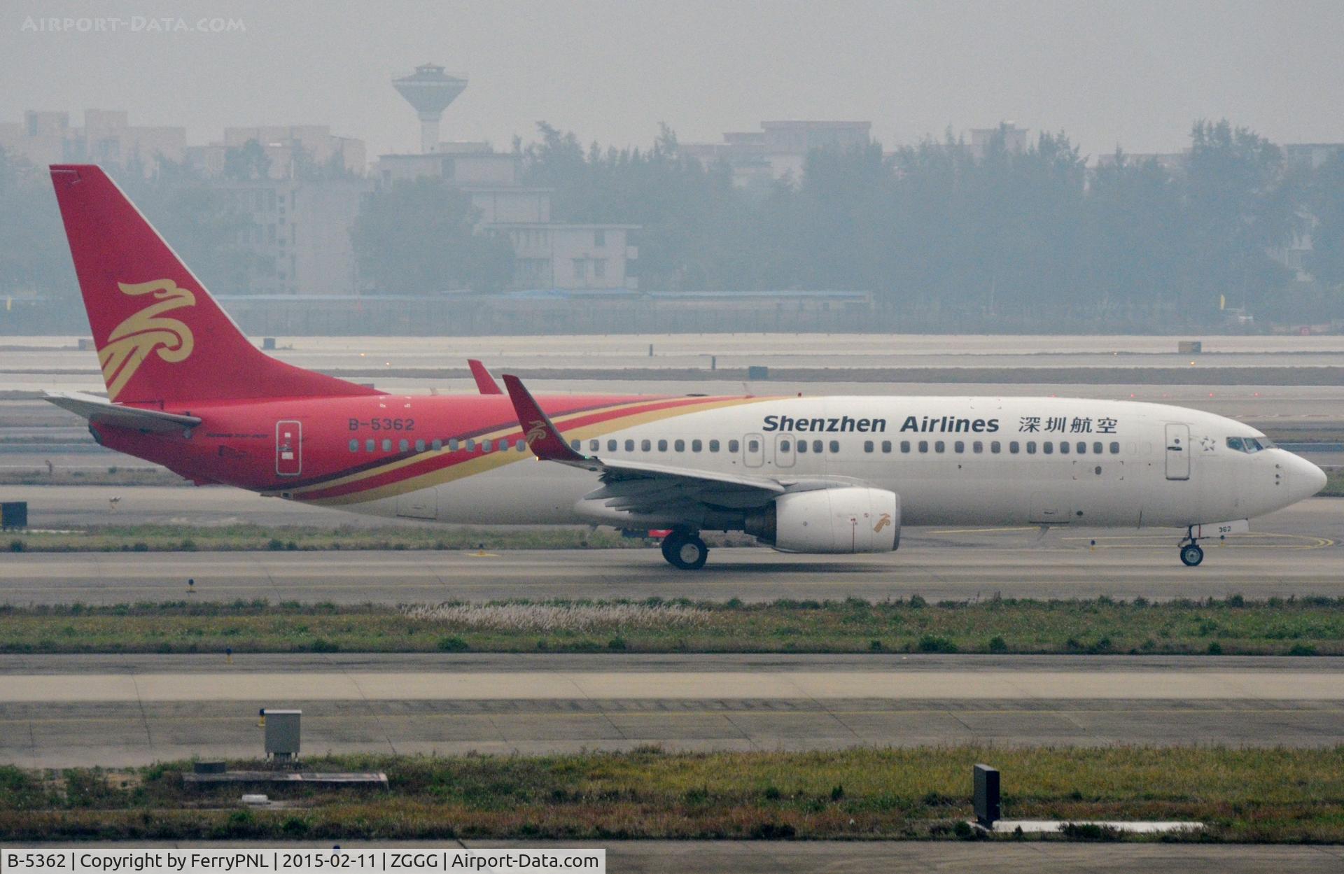 B-5362, 2000 Boeing 737-86J C/N 30499, Shenshen B738 taxying past.