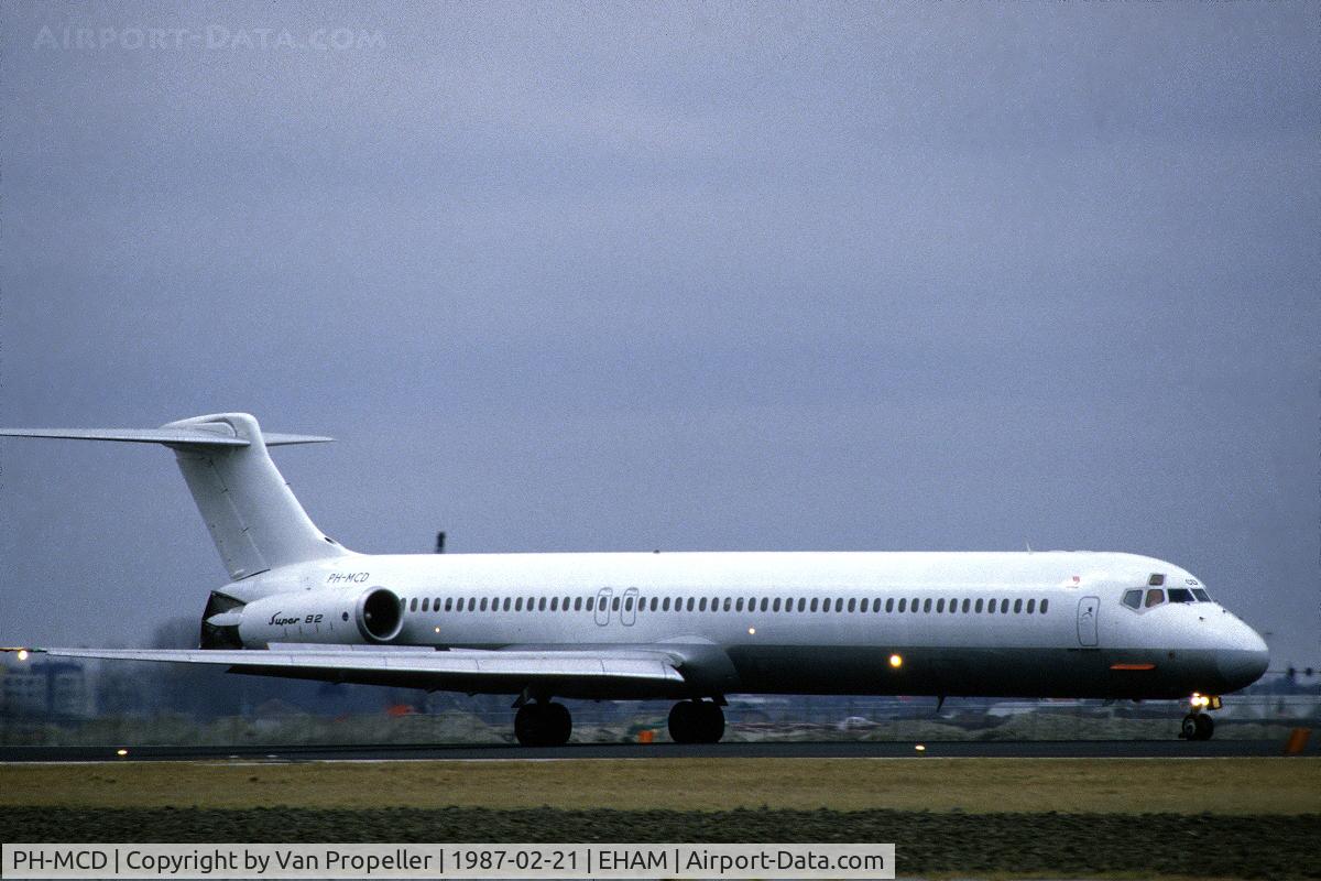 PH-MCD, 1983 McDonnell Douglas MD-82 (DC-9-82) C/N 48022, Martinair Holland MD-82 landing at Schiphol airport, the Netherlands, 1987. Painted white prior to delivery to Viasa in march 1987
